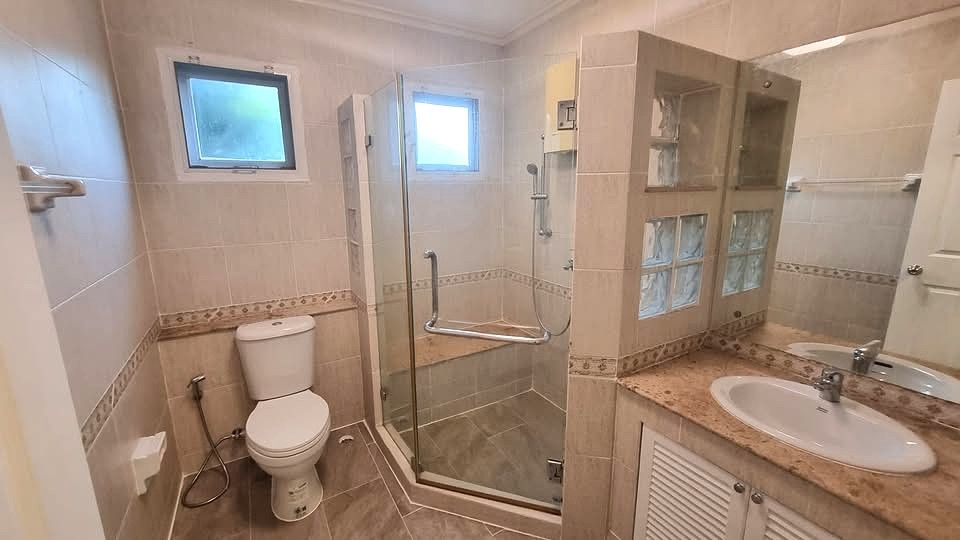 7 卧室 独立房屋 出售 在  - Image 7