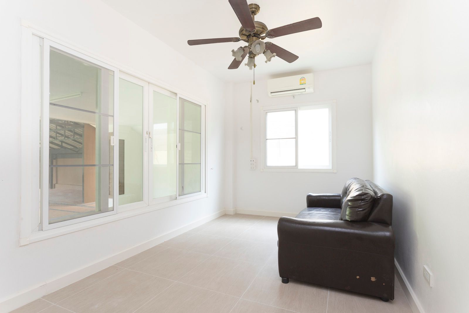 3 卧室 独立房屋 出售 在  - Image 8