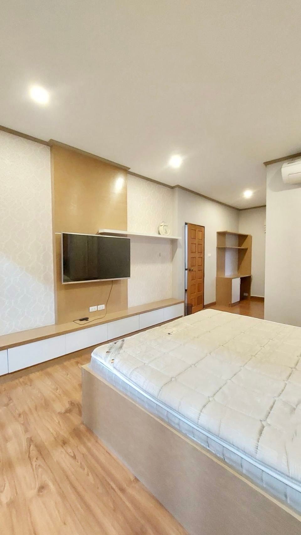 4 卧室 独立房屋 出租 在  - Image 21