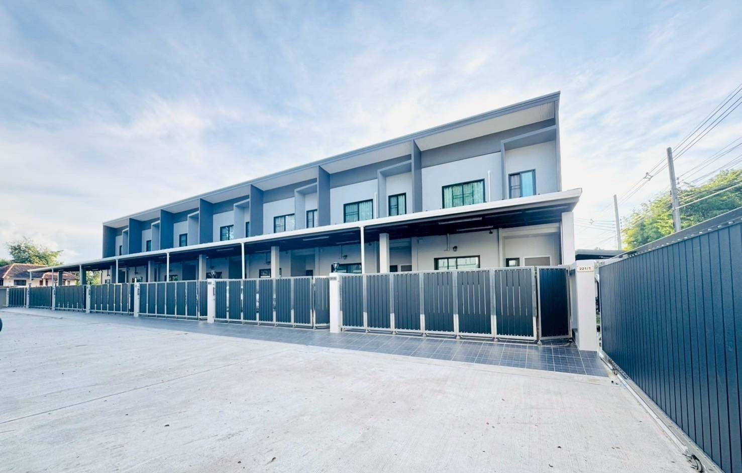 3 Bedroom Townhouse For Rent in Nong Phueng, Saraphi, Chiang Mai - Image 1