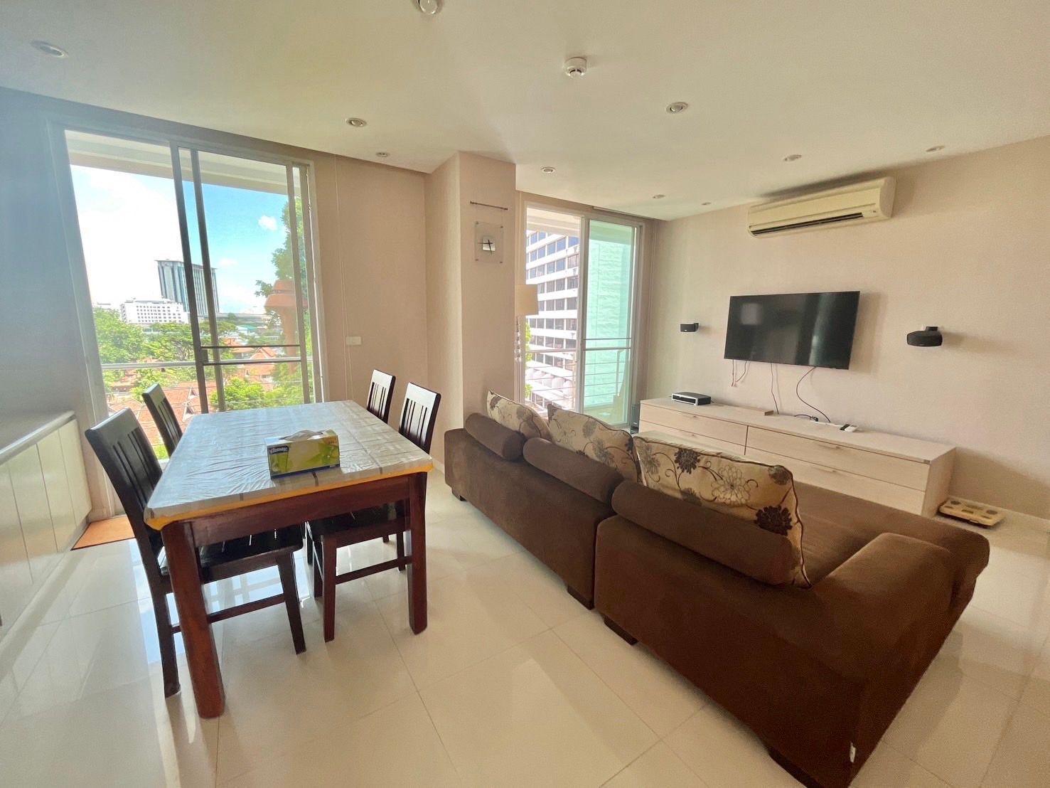 2 卧室 公寓 出售 在  - Image 2