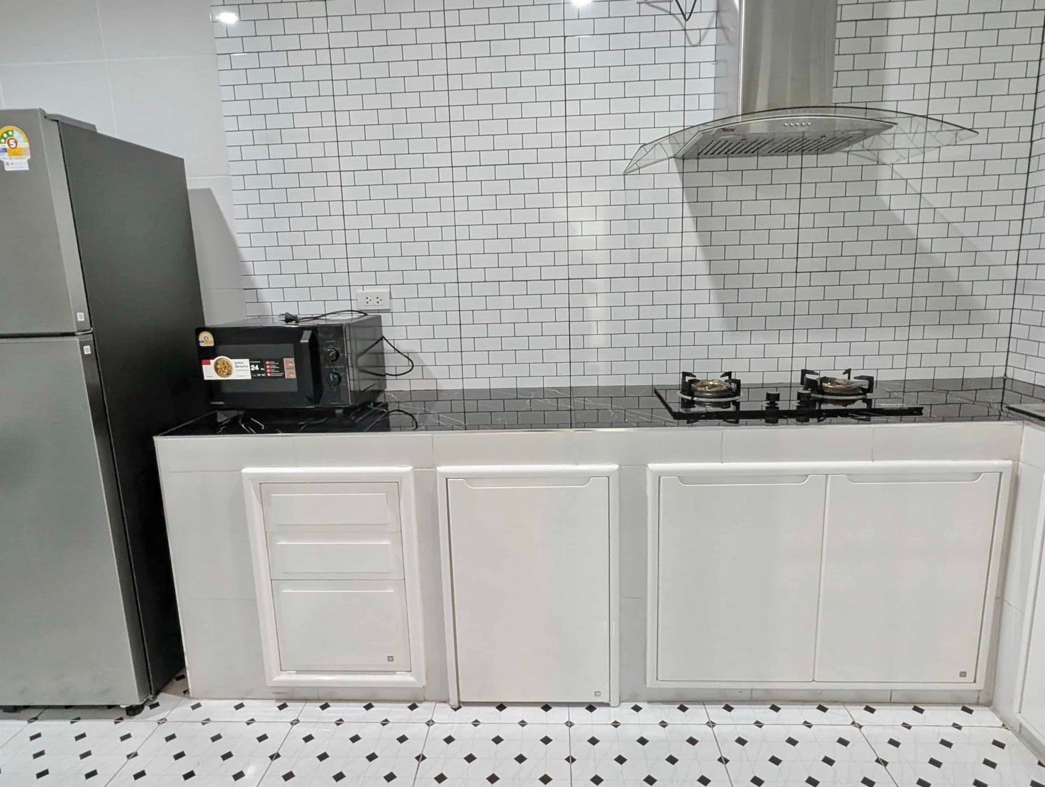 uploads/efe1bc97-da39-4732-9026-bc1cbf882b7a/c72ee8b7-4c2c-4869-9171-86fdf395c2cf