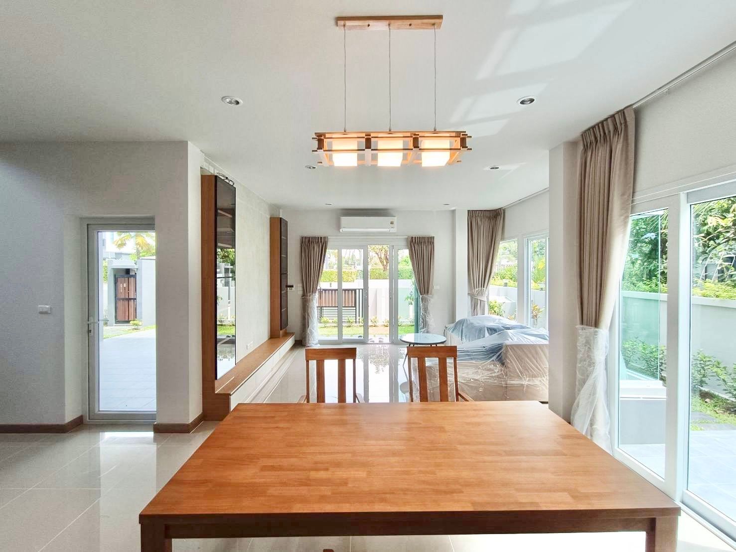 4 卧室 独立房屋 出租 在  - Image 3