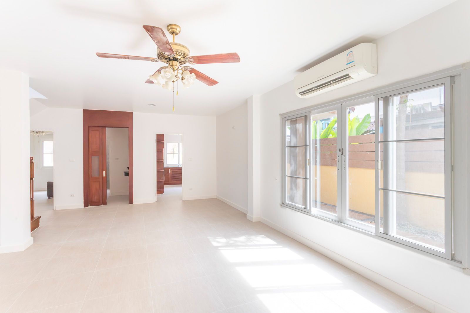 3 卧室 独立房屋 出售 在  - Image 4