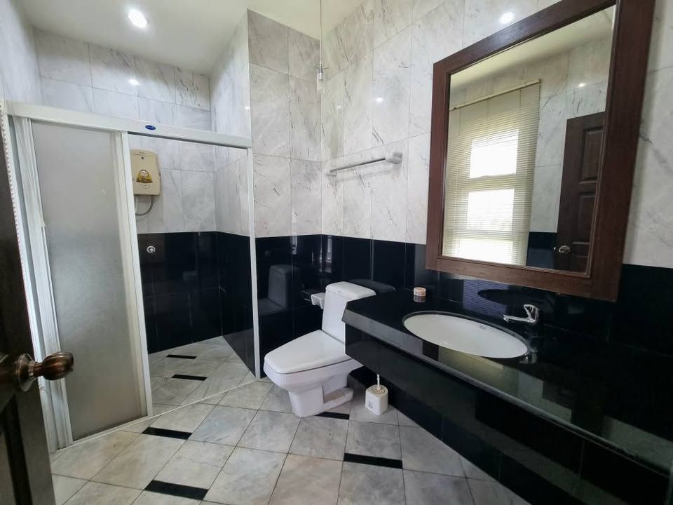 5 卧室 独立房屋 出租 在  - Image 13