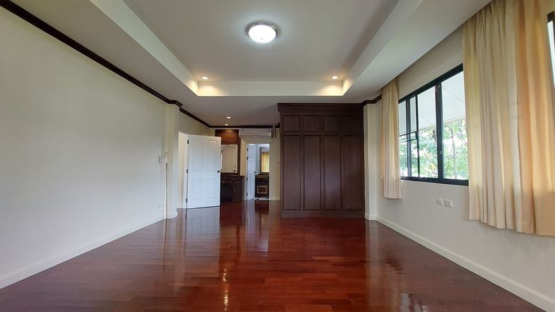 4 卧室 独立房屋 出租 在  - Image 7