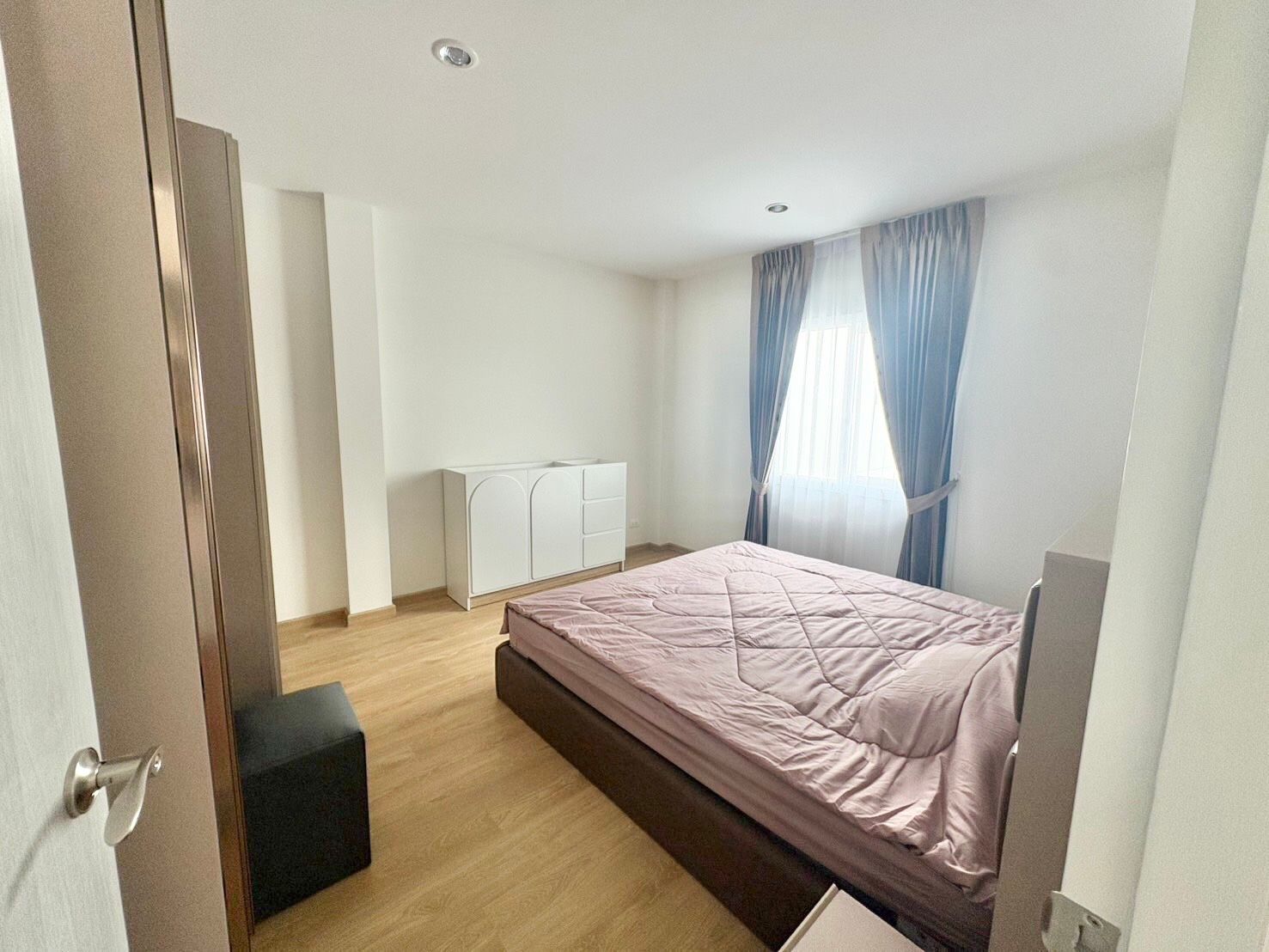 4 卧室 独立房屋 出租 在  - Image 11