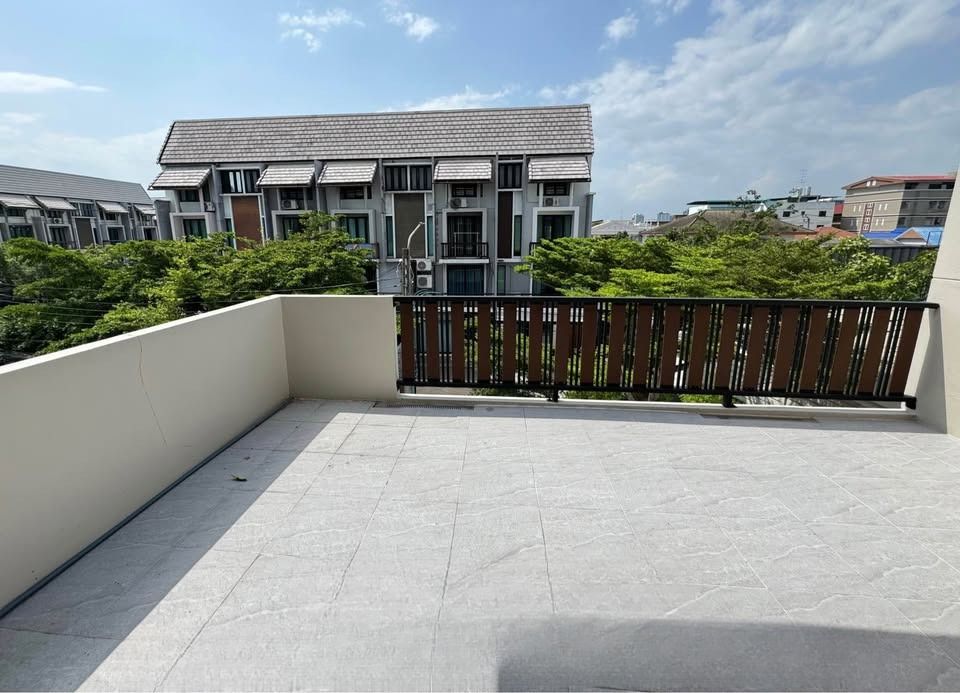 Areeya Mandarina Sukhumvit 77 - Image 8