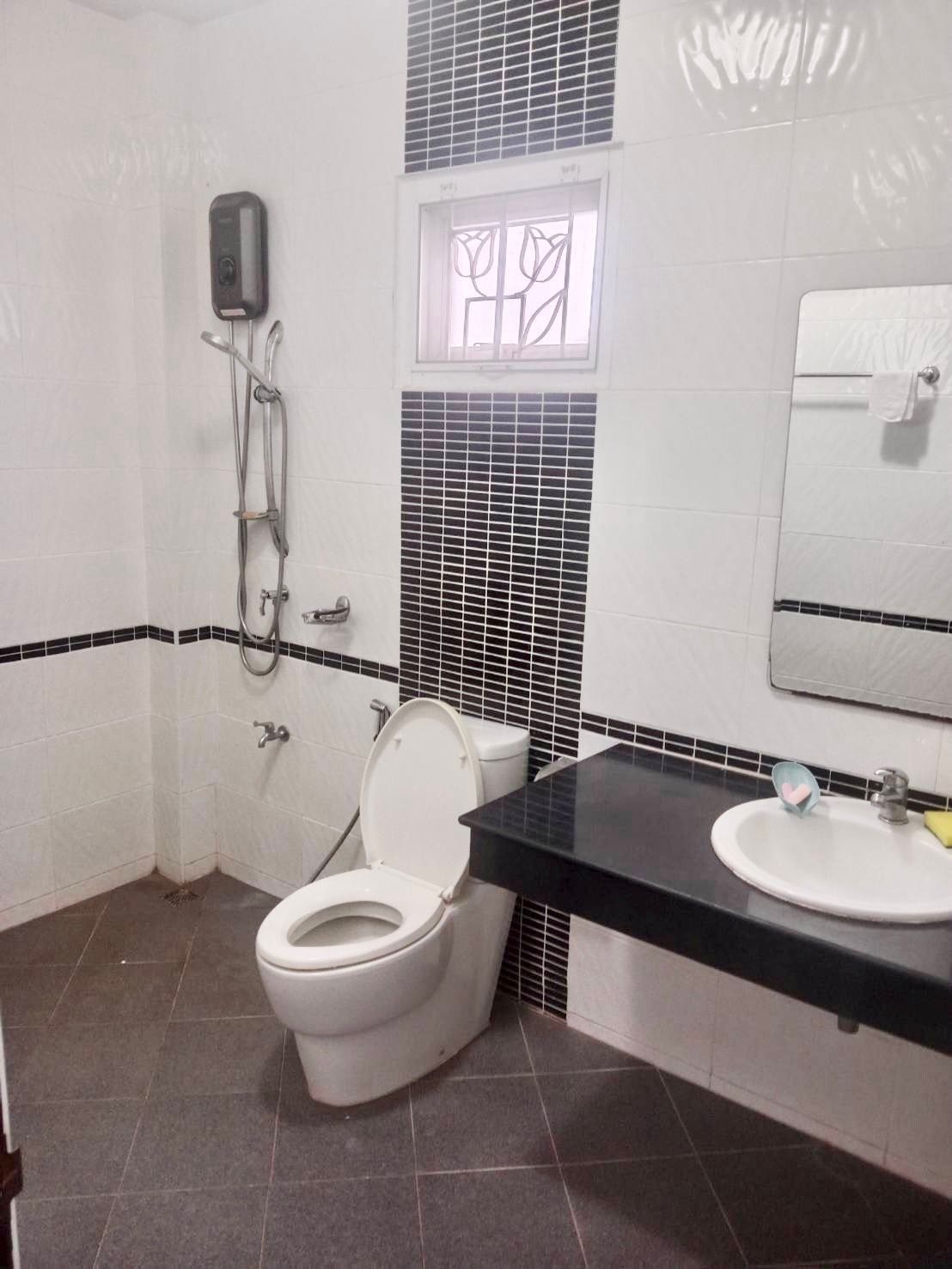 4 卧室 独立房屋 出租 在  - Image 9