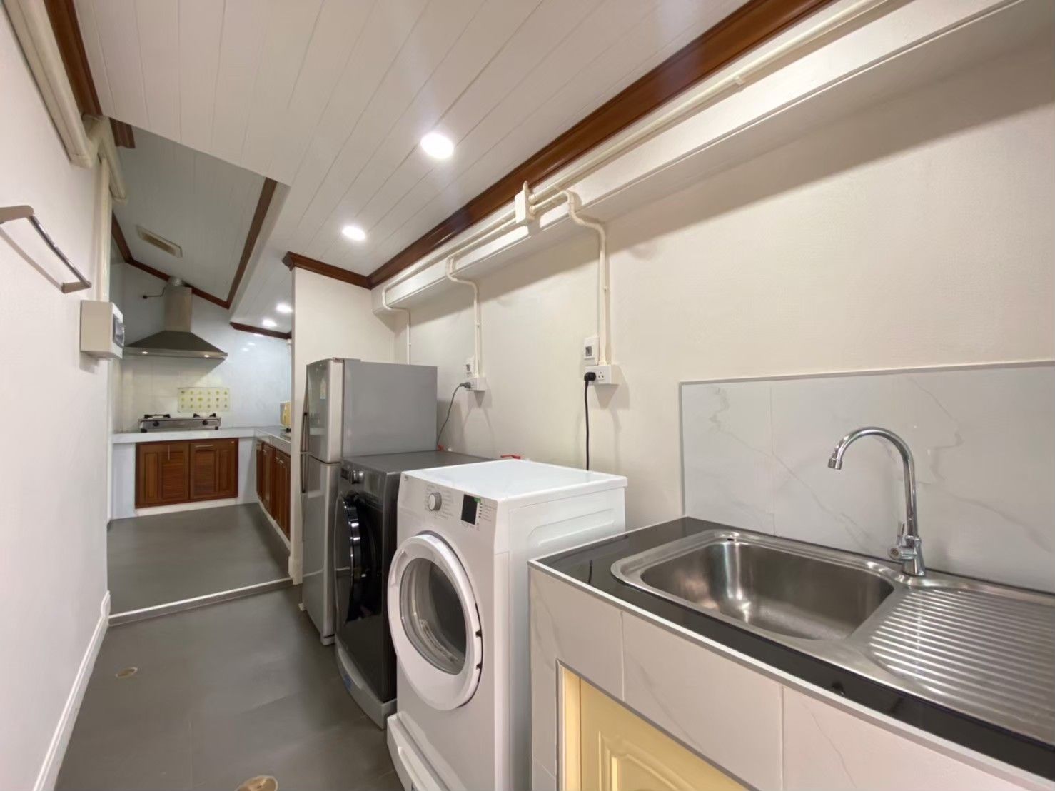 uploads/efe1bc97-da39-4732-9026-bc1cbf882b7a/d2a2eb0d-f822-4dd3-bbab-eeb9c5b7ba0f