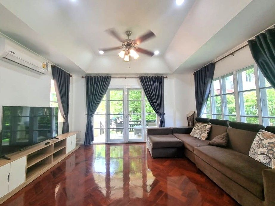 7 卧室 独立房屋 出售 在  - Image 2