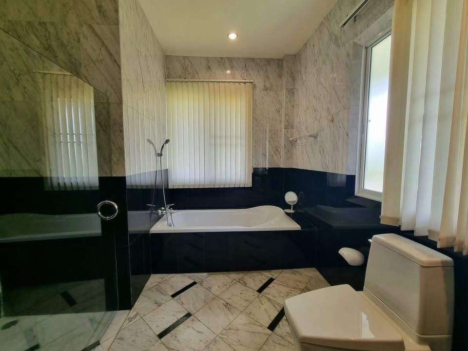 5 卧室 独立房屋 出租 在  - Image 12