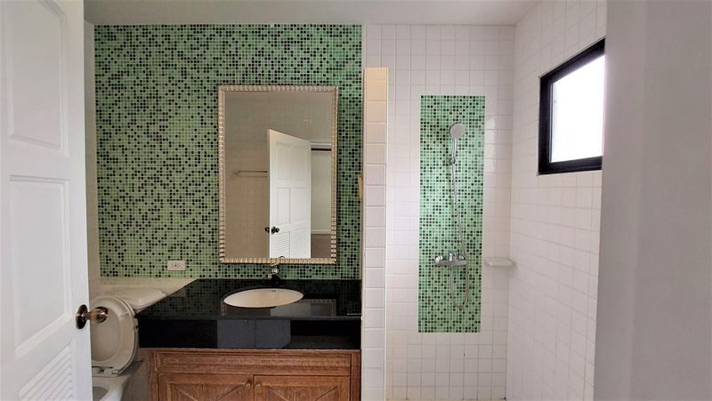 4 卧室 独立房屋 出租 在  - Image 11