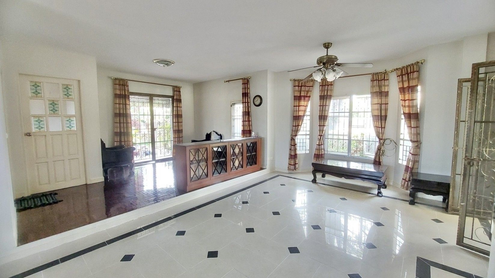 4 卧室 独立房屋 出租 在  - Image 3