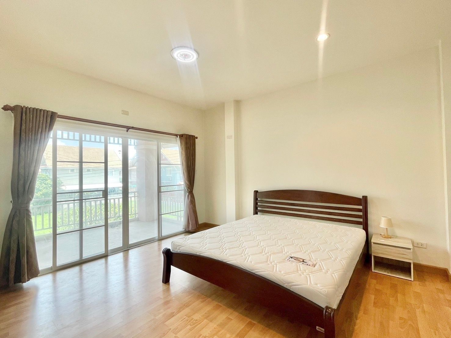 3 卧室 独立房屋 出租 在  - Image 11