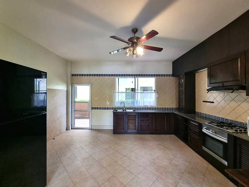 5 卧室 独立房屋 出租 在  - Image 6