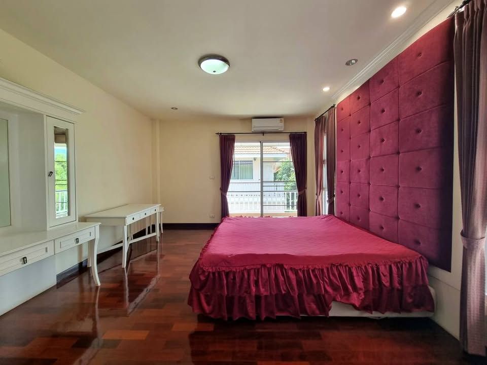 5 卧室 独立房屋 出租 在  - Image 14