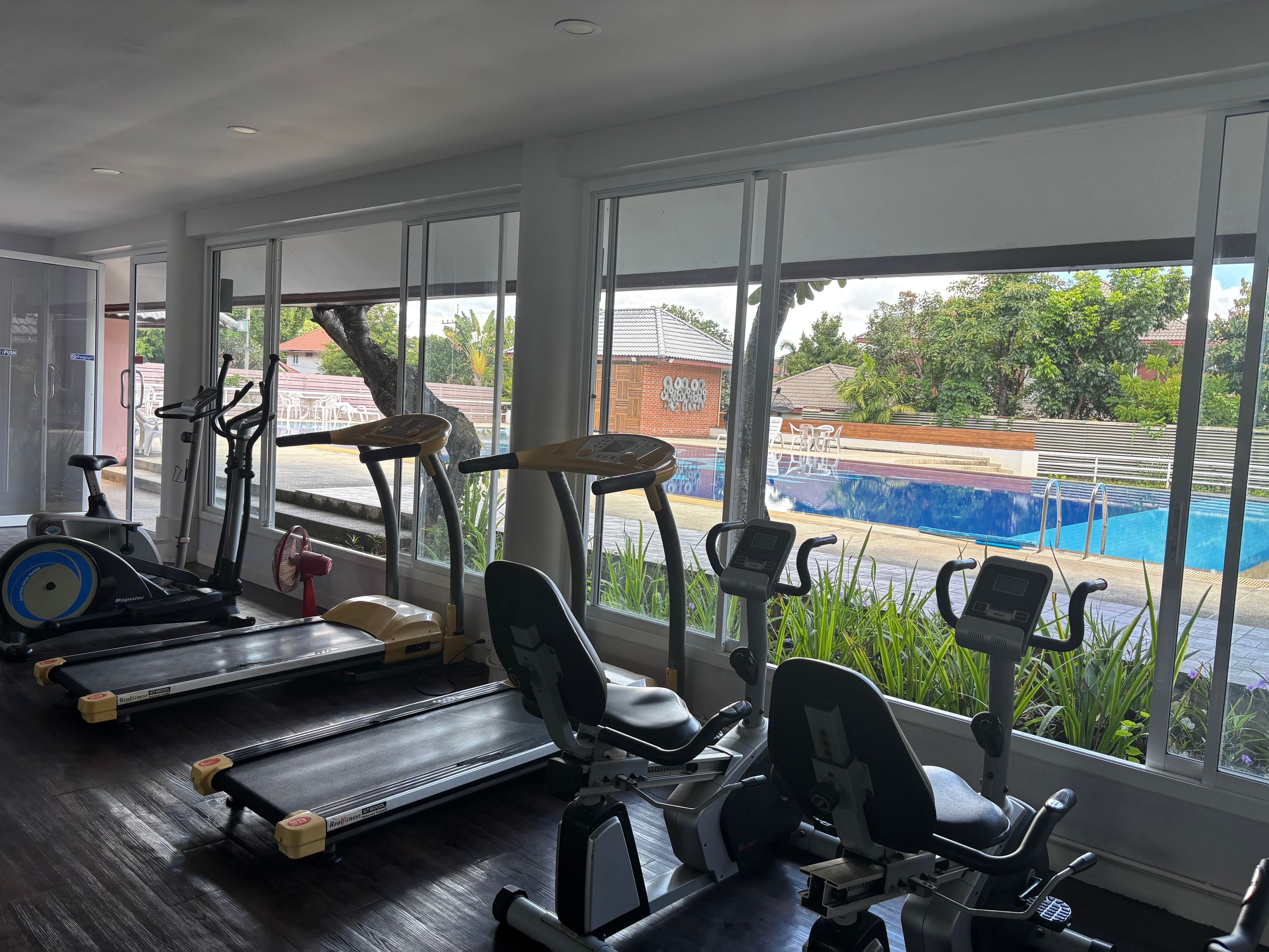 uploads/efe1bc97-da39-4732-9026-bc1cbf882b7a/eb55a76b-65e2-48eb-9b86-f26a2e8e5d3f