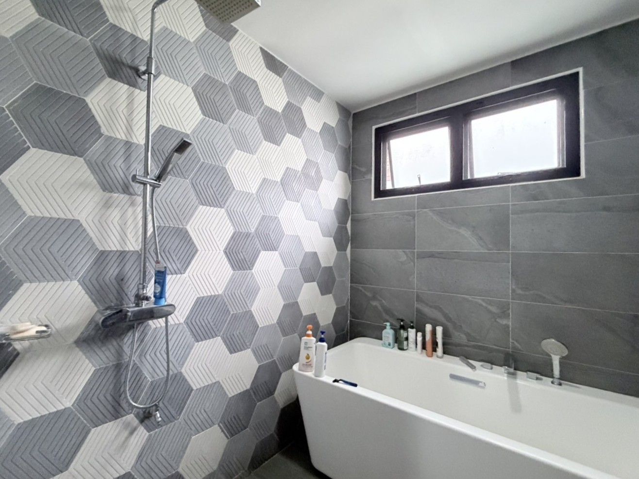 uploads/efe1bc97-da39-4732-9026-bc1cbf882b7a/eea94ce1-6f37-44c0-9232-41d107af5ad0