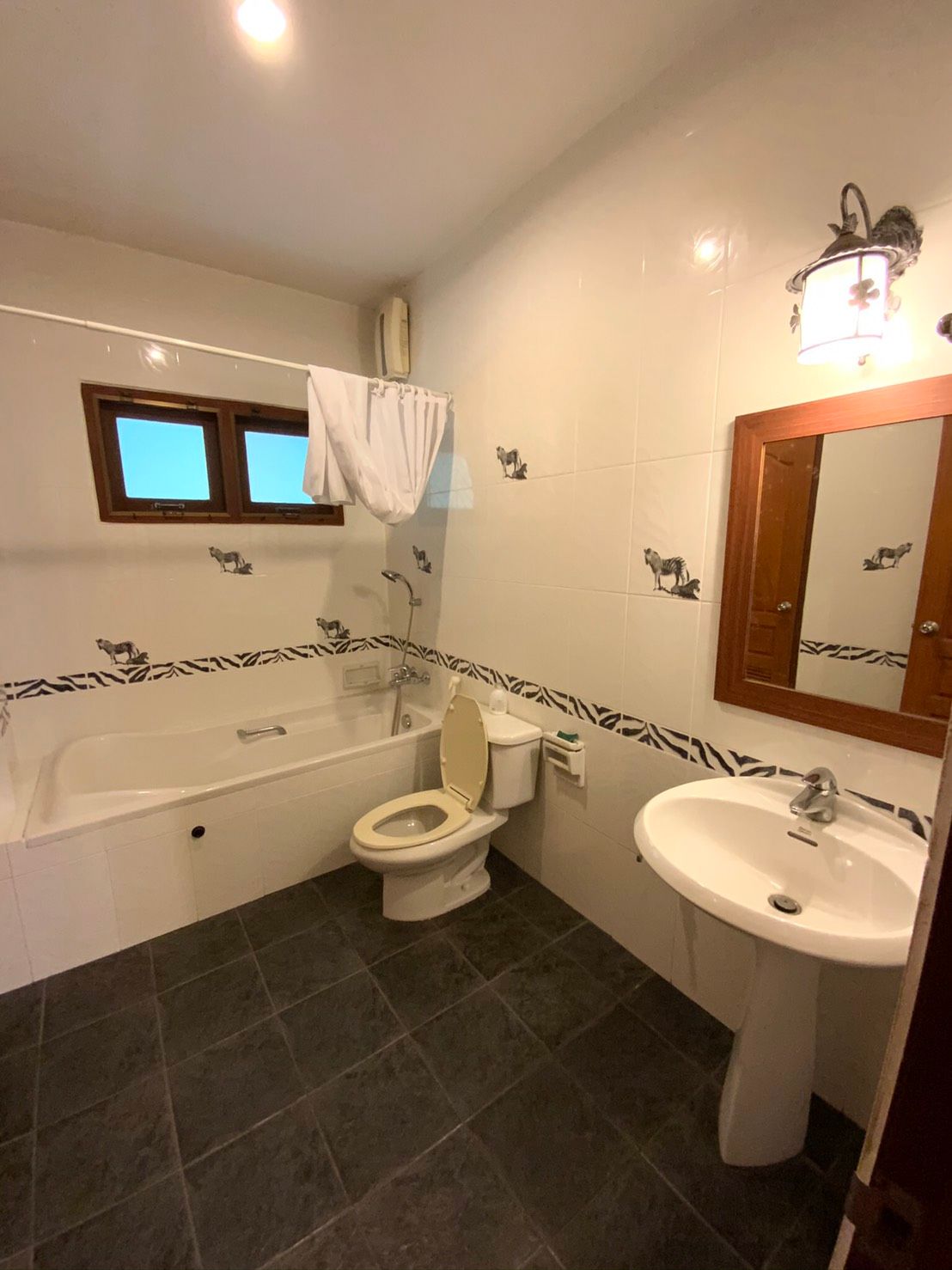 uploads/efe1bc97-da39-4732-9026-bc1cbf882b7a/f1ea56d1-86c9-494b-9f55-e63a45bcb139