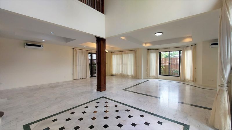 4 卧室 独立房屋 出租 在  - Image 2