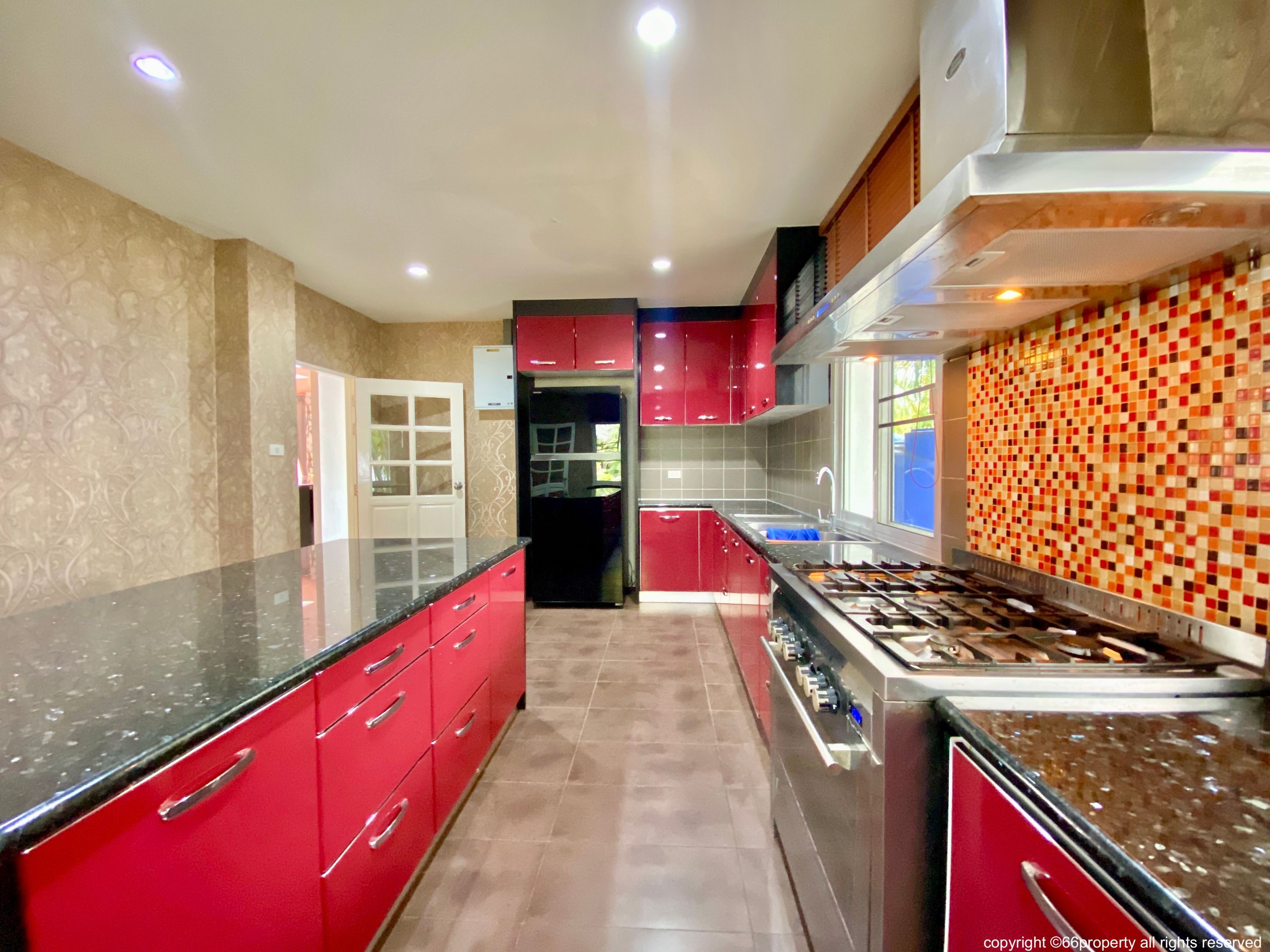 7 Bedroom House For Sale in Chai Sathan, Saraphi, Chiang Mai - Image 11