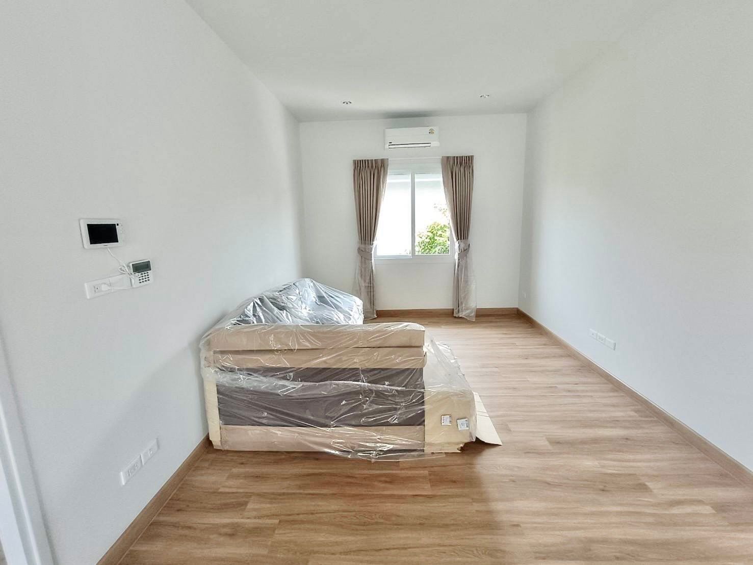 4 卧室 独立房屋 出租 在  - Image 4