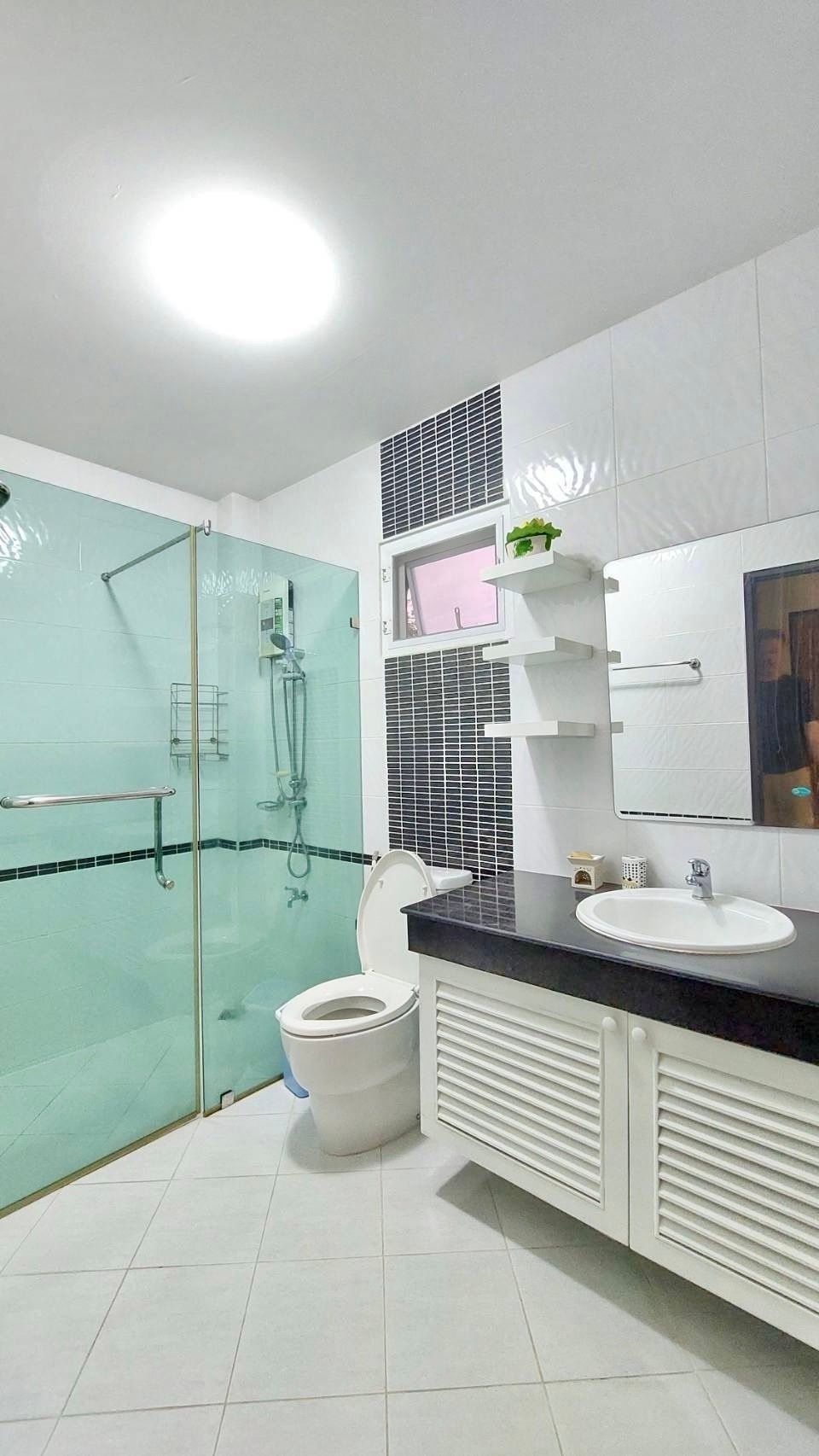 4 卧室 独立房屋 出租 在  - Image 12