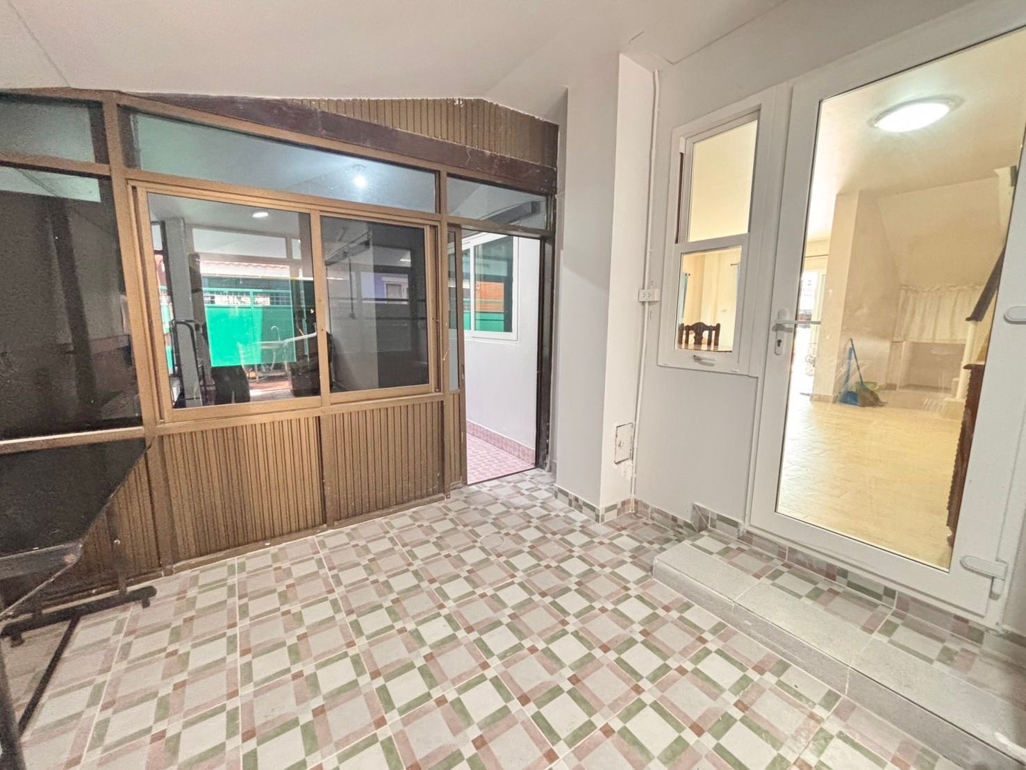 uploads/efe1bc97-da39-4732-9026-bc1cbf882b7a/f96f75d6-9578-4a3e-b7b1-a6f0db991b73