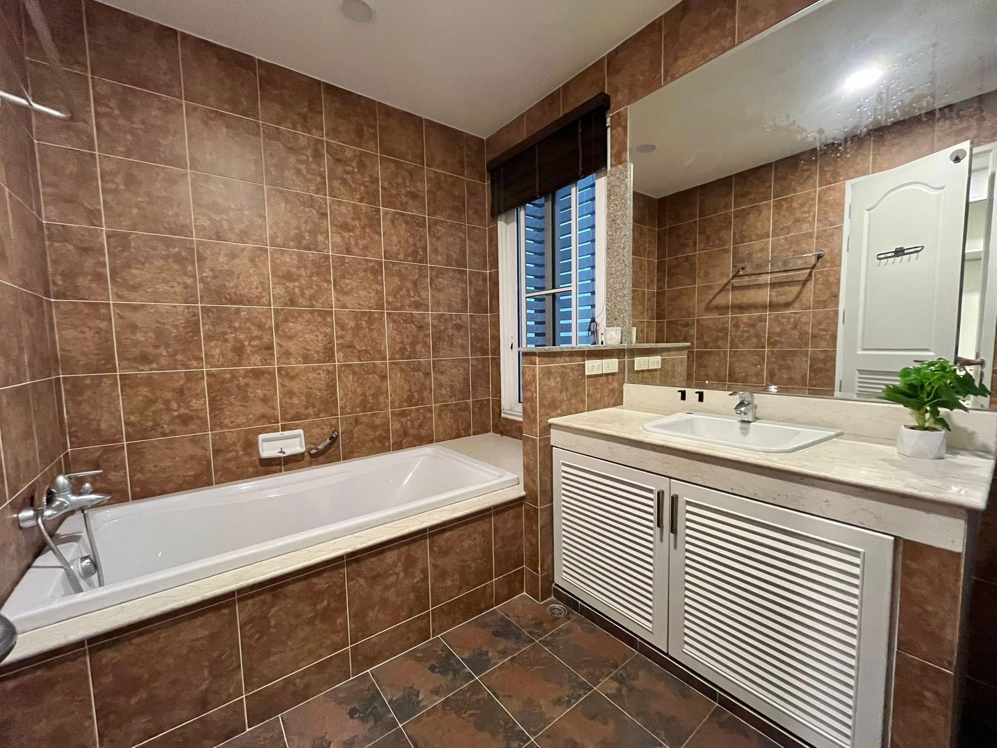 5 卧室 独立房屋 出租 在  - Image 13