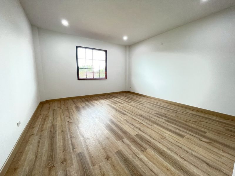 5 卧室 独立房屋 出租 在  - Image 16