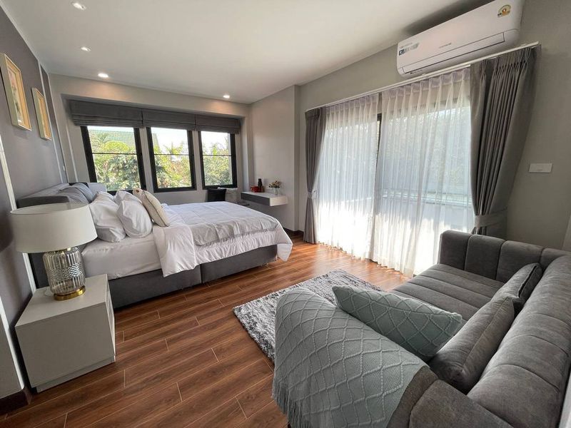 5 卧室 独立房屋 出售 在  - Image 11