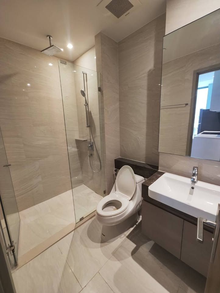 Ashton Silom - Image 6