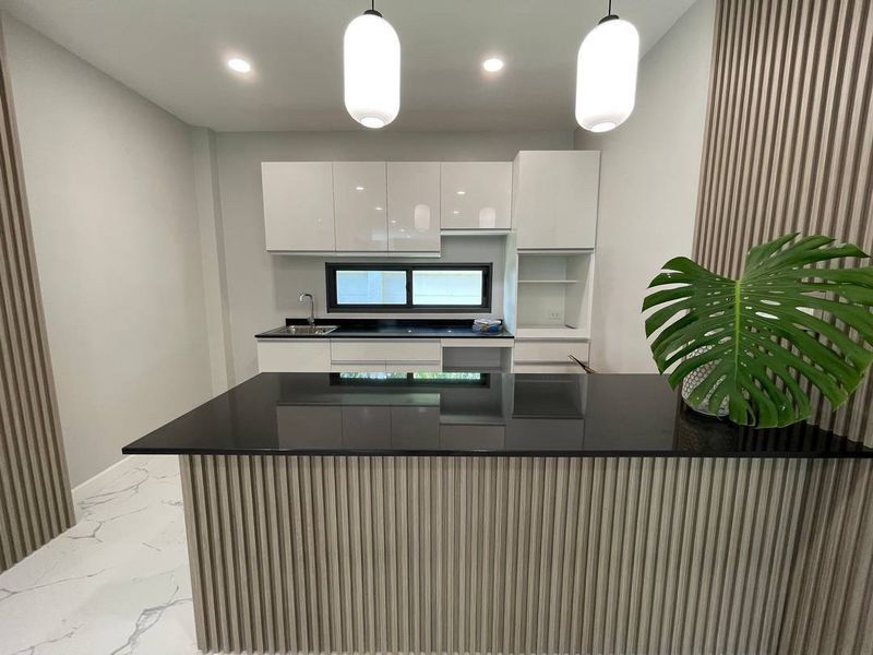 5 卧室 独立房屋 出售 在  - Image 7