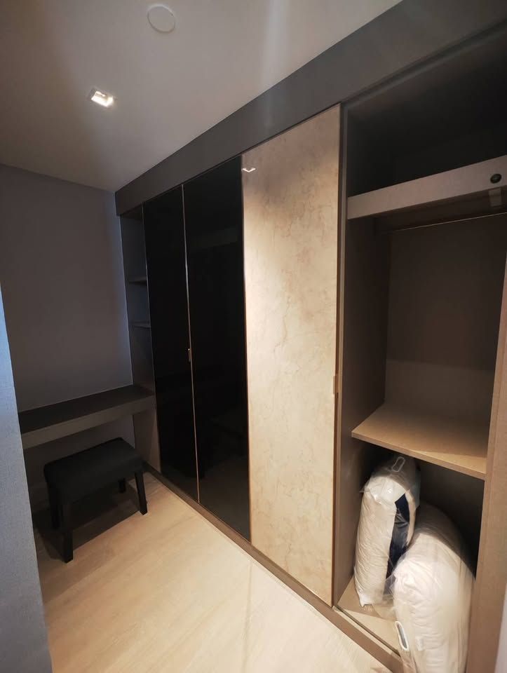 Ashton Silom - Image 16