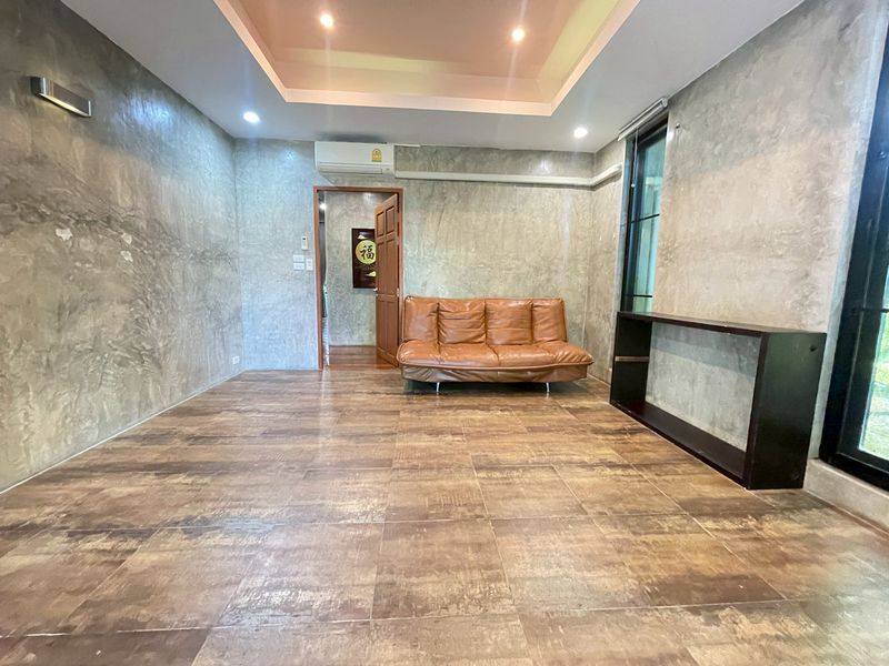 7 卧室 独立房屋 出售 在  - Image 6