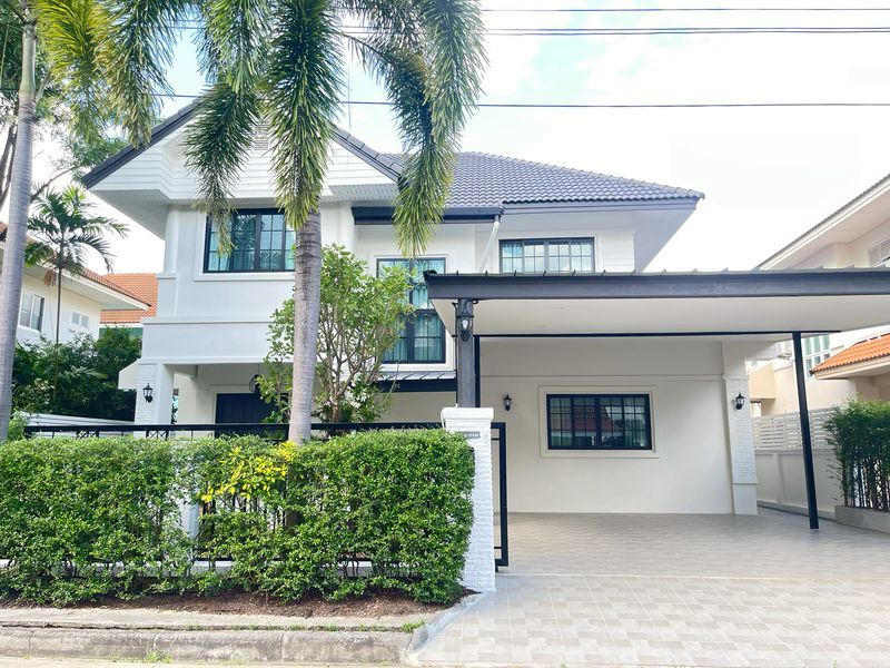 5 卧室 独立房屋 出售 在  - Image 1