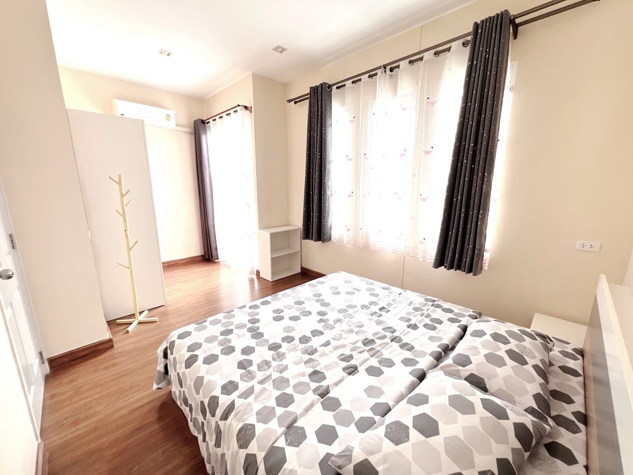 4 卧室 联排别墅 出租 在  - Image 16