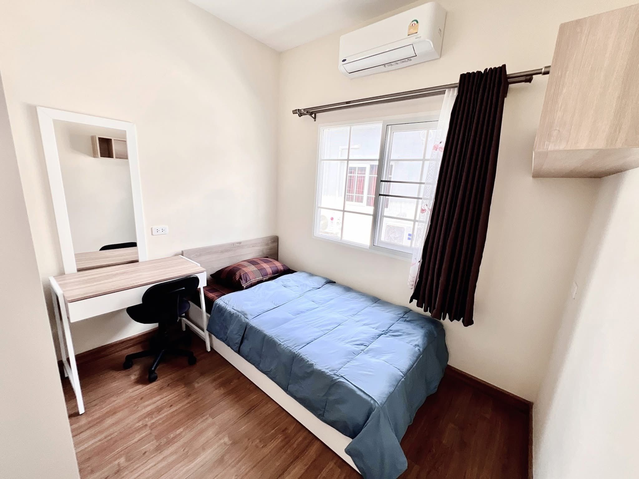 4 卧室 联排别墅 出租 在  - Image 19