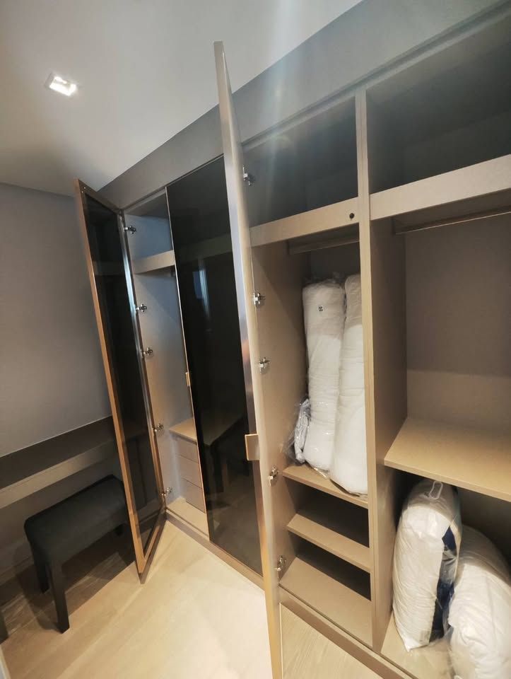 Ashton Silom - Image 12