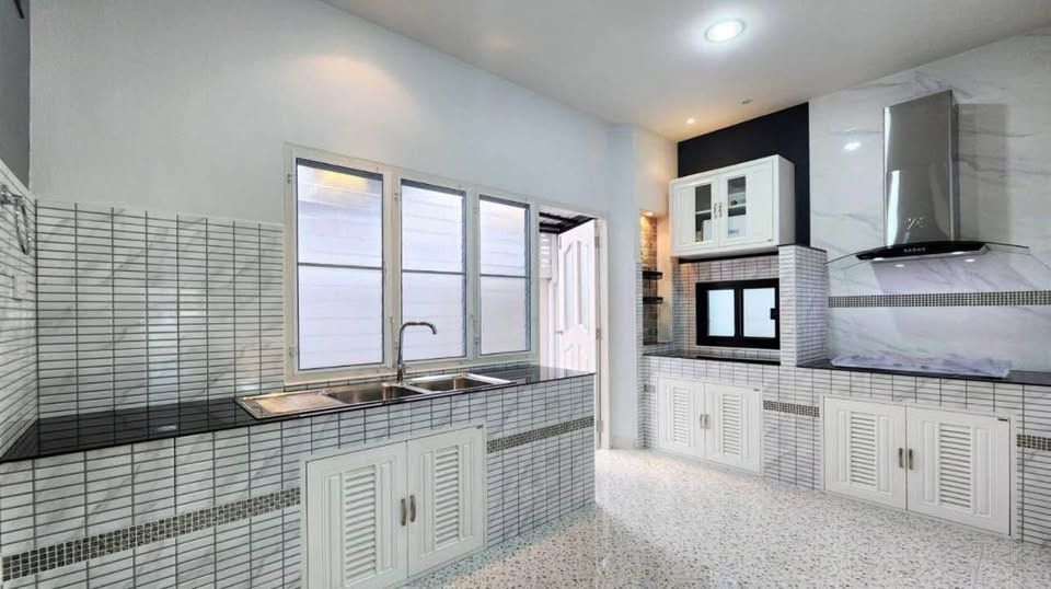 3 Bedroom Townhouse For Rent in San Phak Wan, Hang Dong, Chiang Mai - Image 17