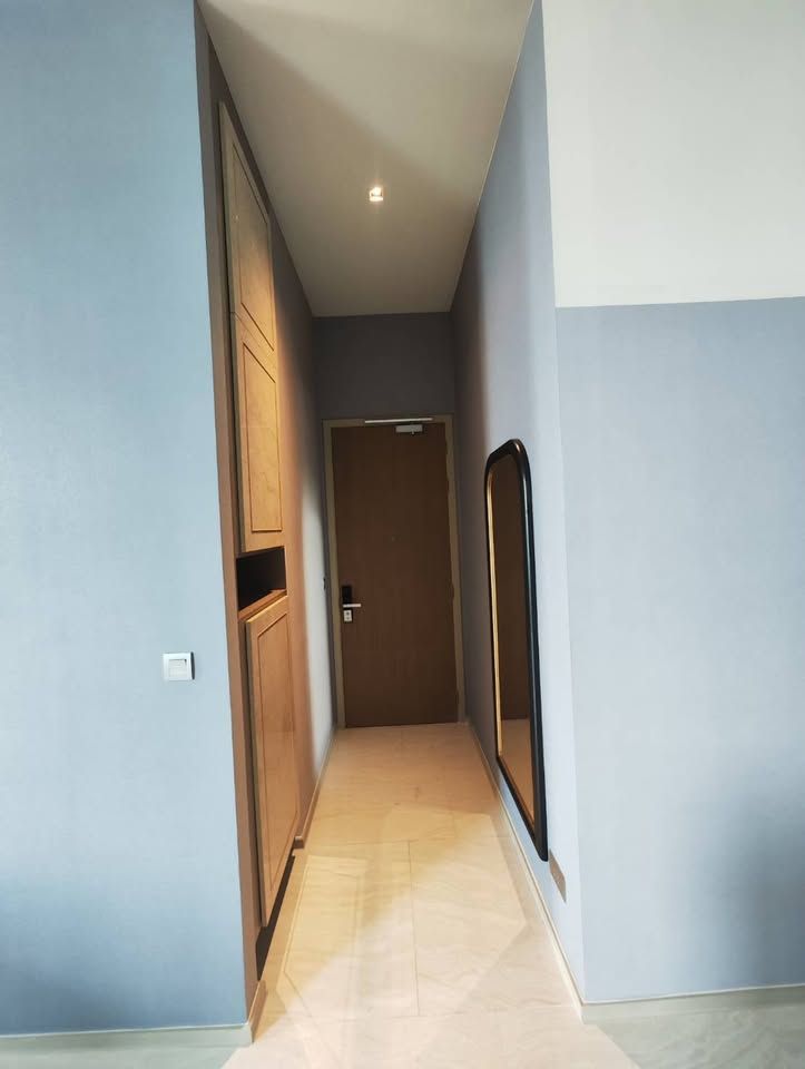 Ashton Silom - Image 11