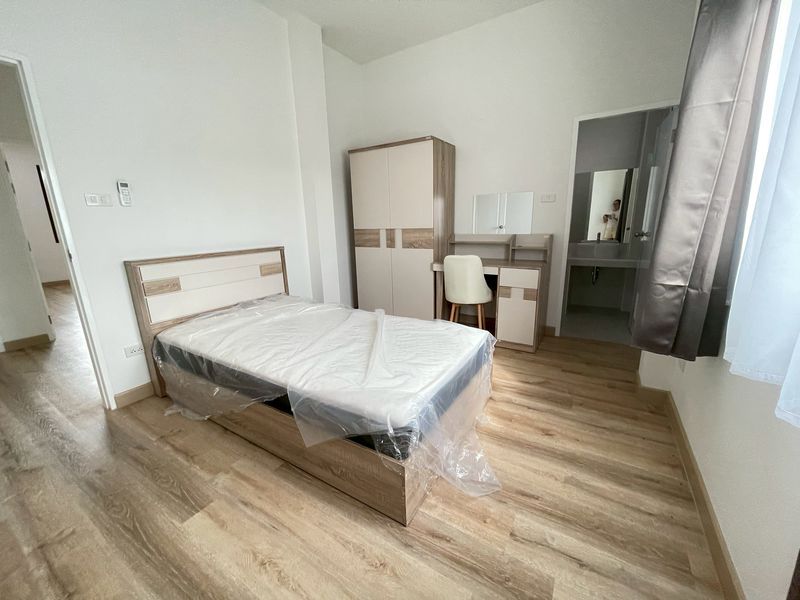 5 卧室 独立房屋 出租 在  - Image 14