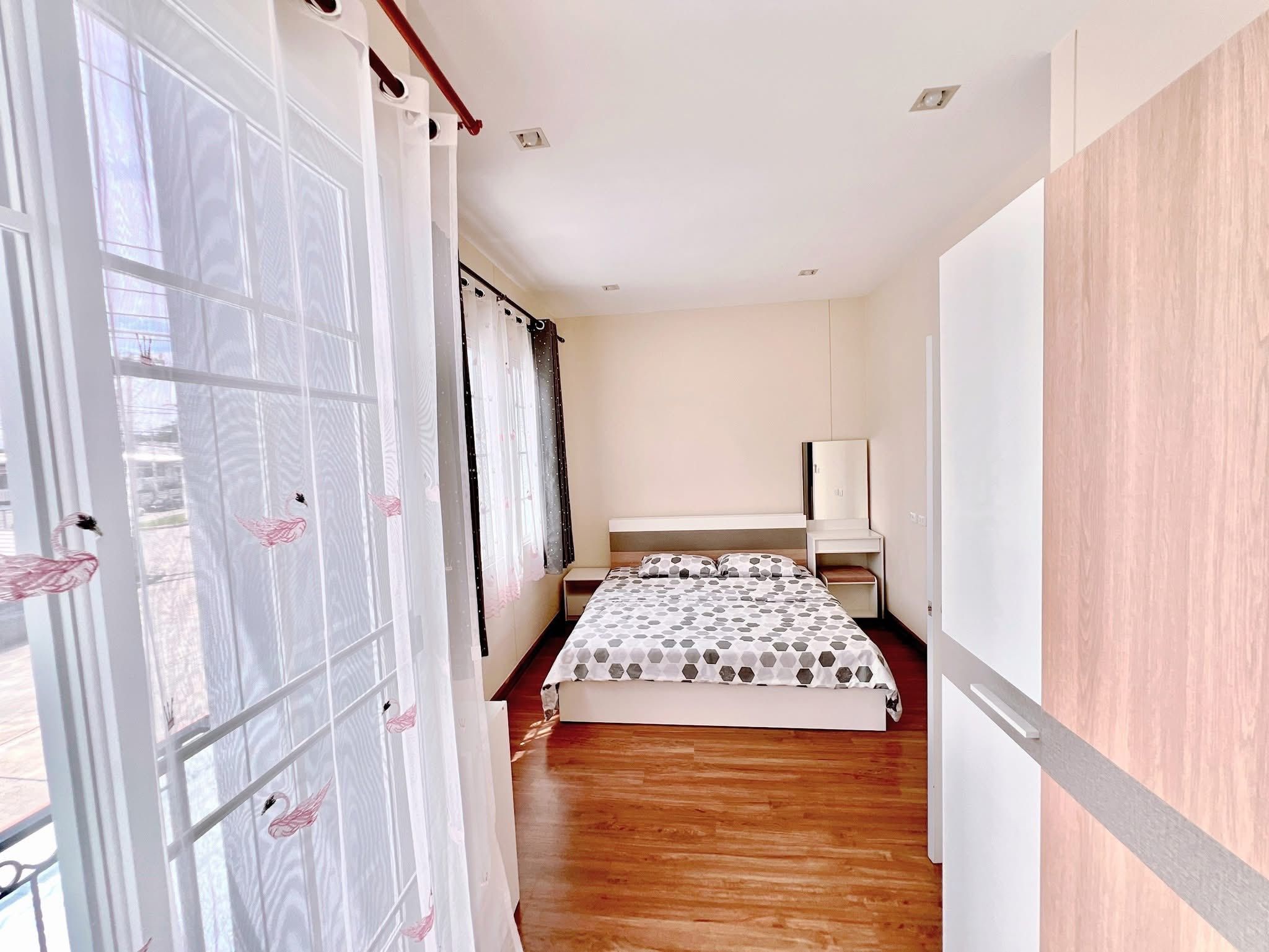 4 卧室 联排别墅 出租 在  - Image 18