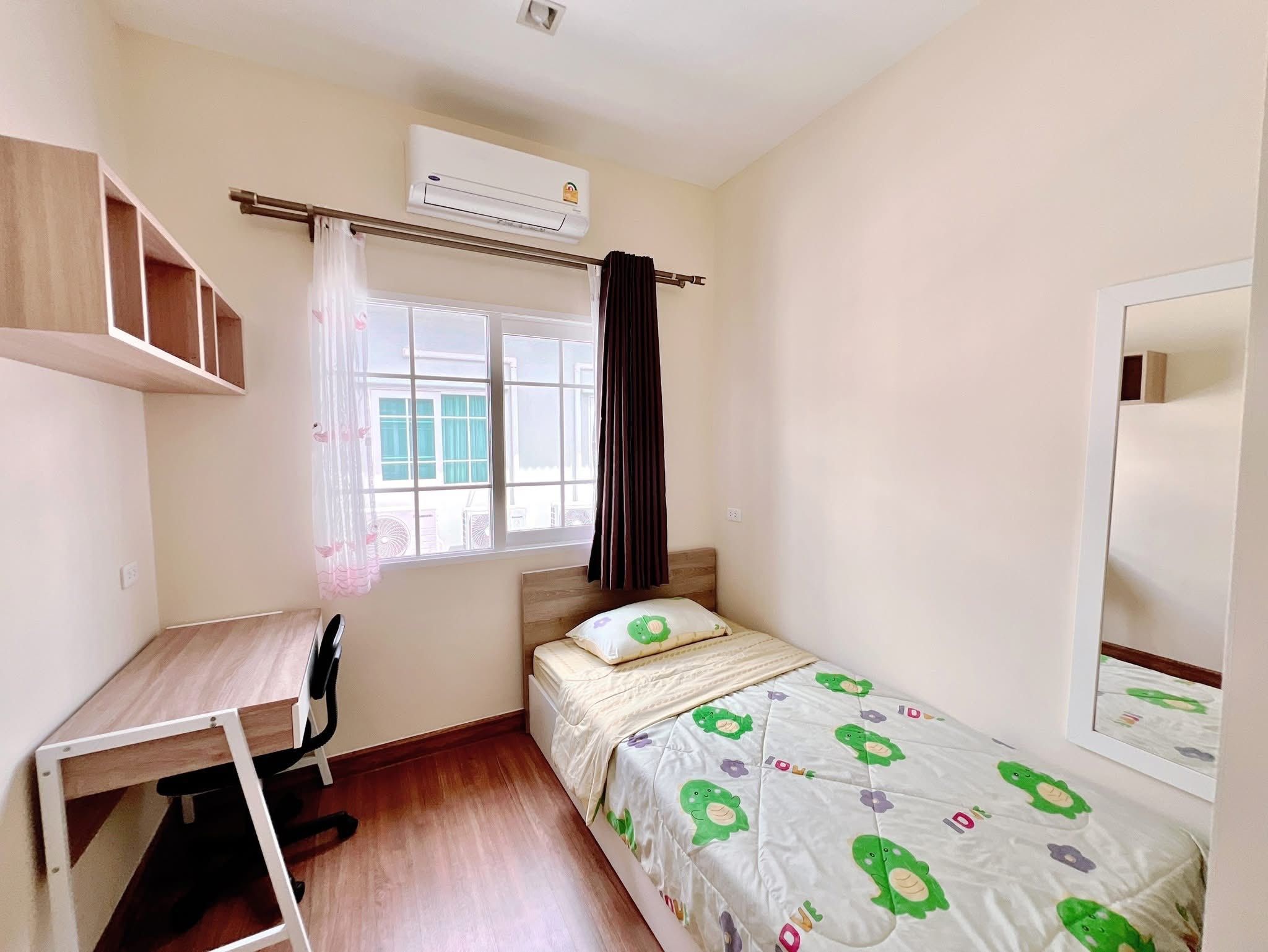 4 卧室 联排别墅 出租 在  - Image 21