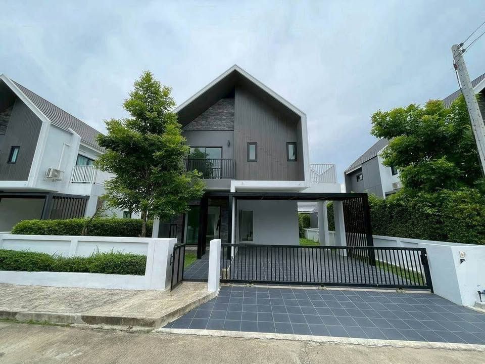 4 Bedroom House For Rent in Pa Phai, San Sai, Chiang Mai - Image 1