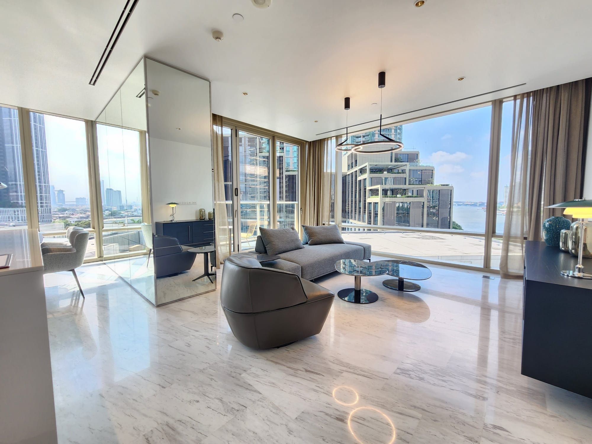 โฟร์ ซีซั่นส์ ไพรเวท เรสสิเด้นซ์ - Image 1