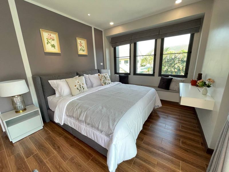 5 卧室 独立房屋 出售 在  - Image 14