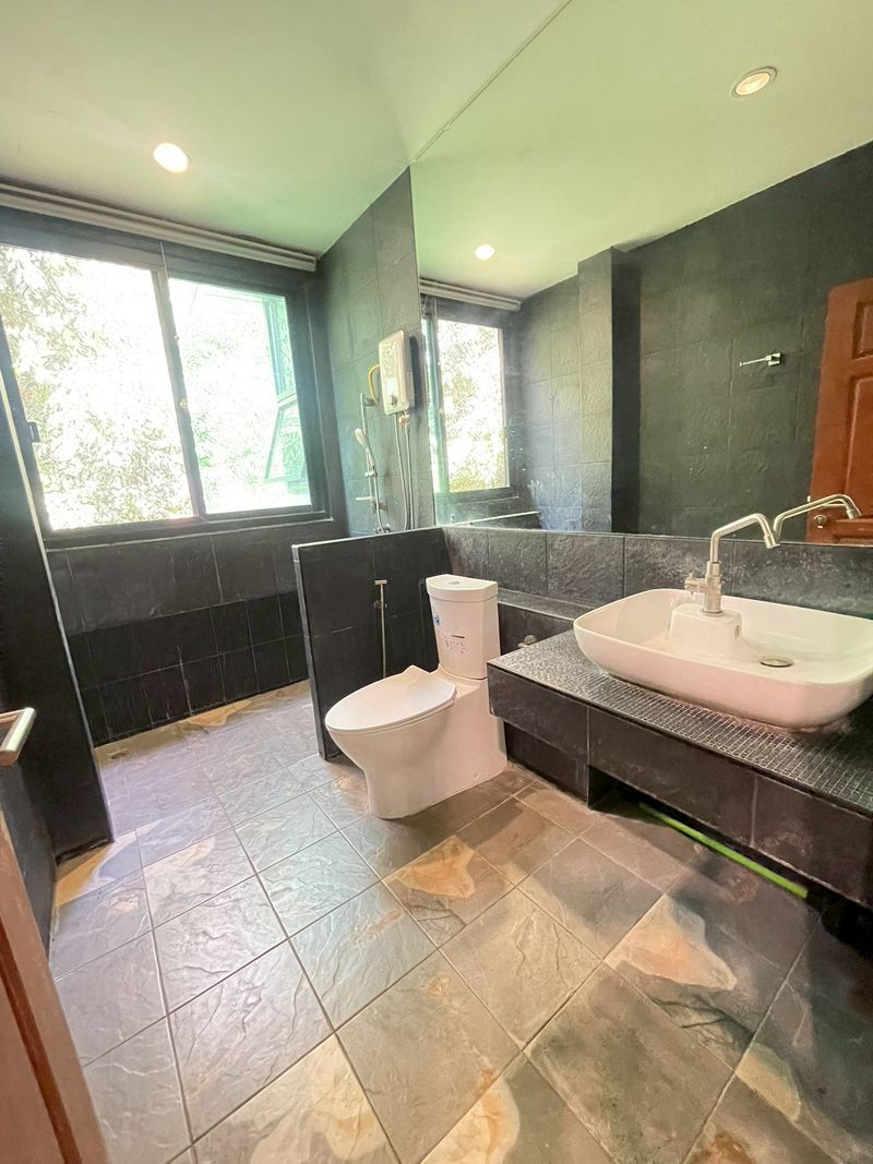 7 卧室 独立房屋 出售 在  - Image 12