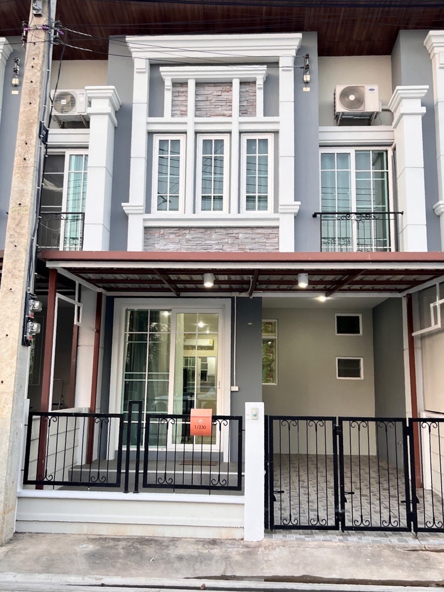 4 卧室 联排别墅 出租 在  - Image 2